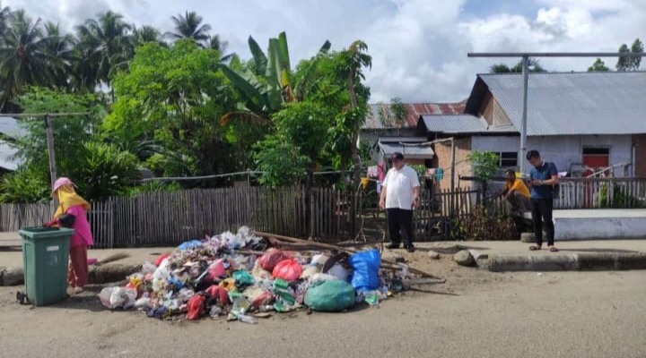 Selain Meninjau Pengelolaan Sampah Pj Bupati Hendriwan Terima